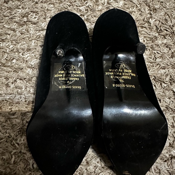 Vintage Velvet Notorious Heels - Picture 3 of 6